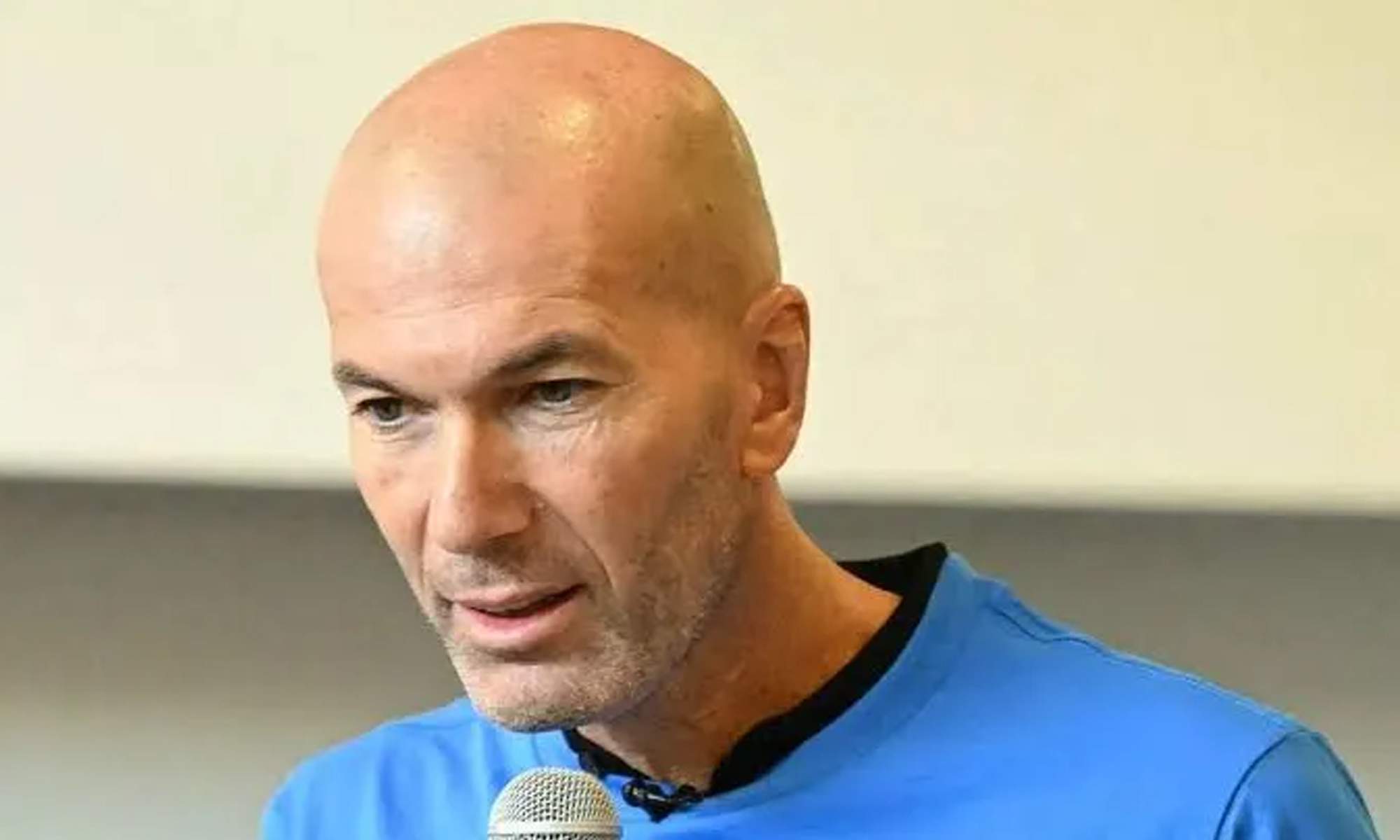 Zinedine Zidane concediendo una entrevista. 