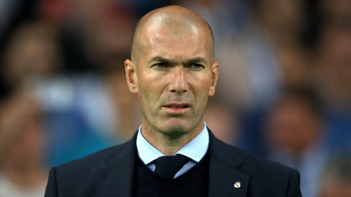 Zinedine Zidane entrenando al Real Madrid en un partido de hace años. Zinedine Zidane entrenando al Real Madrid en un partido de hace años.