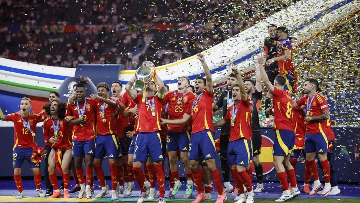 Jugadores de España celebrando la última Eurocopa