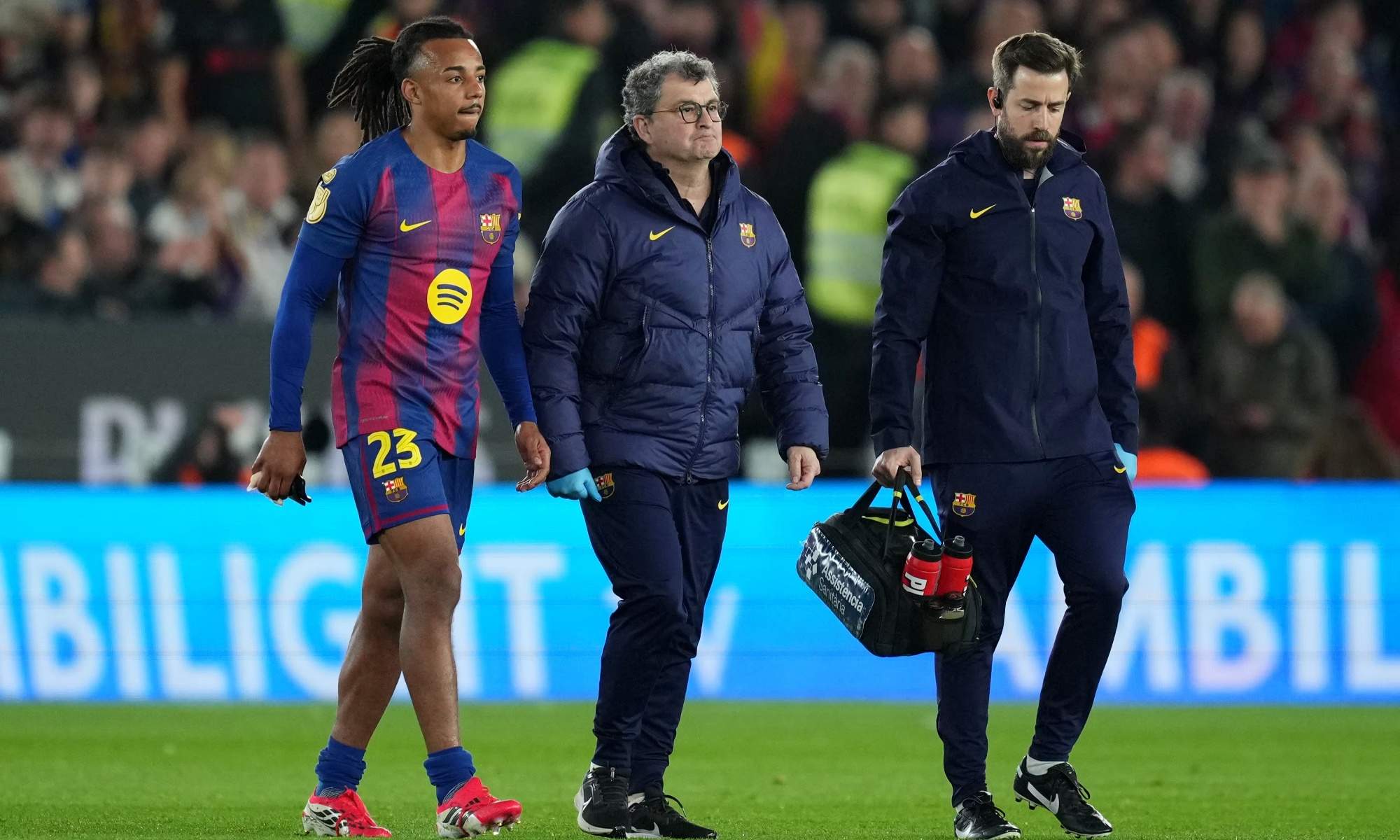 El palo de los jugadores del Barcelona a Julio Tous, preparador físico: quieren echarle y Hansi Flick les ha tenido que frenar
