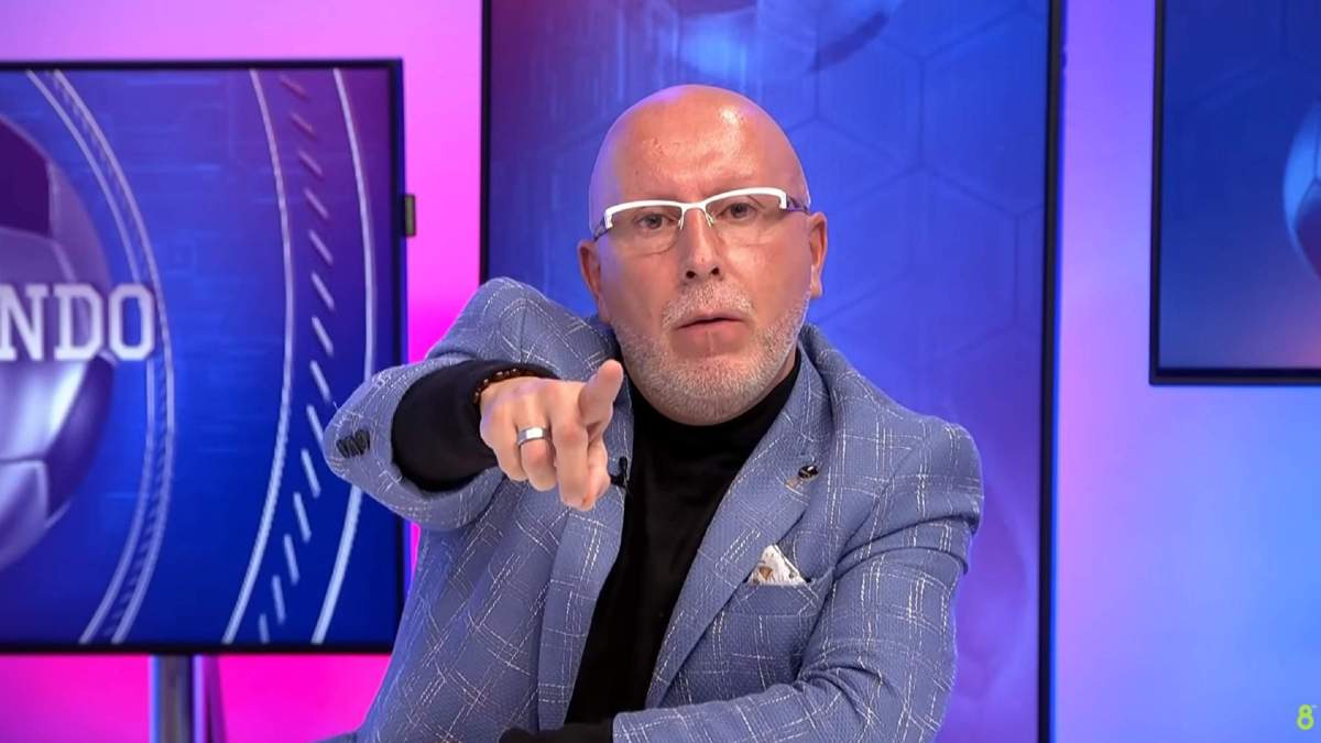 François Gallardo dando una noticia. 