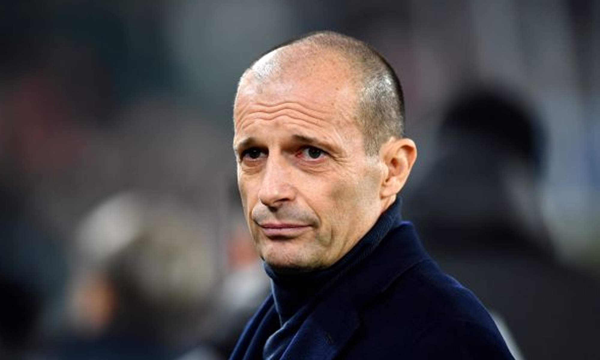 Massimiliano Allegri entrenando en un partido.