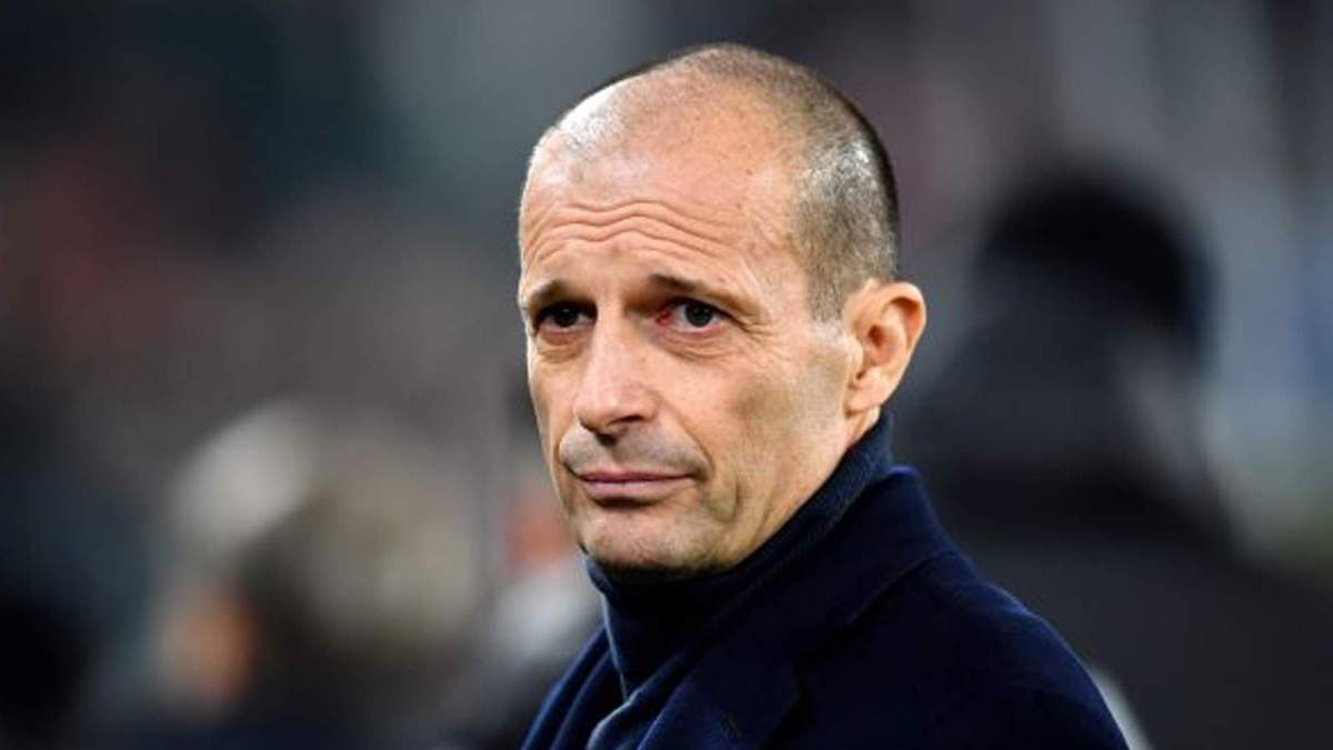 Massimiliano Allegri entrenando en un partido.