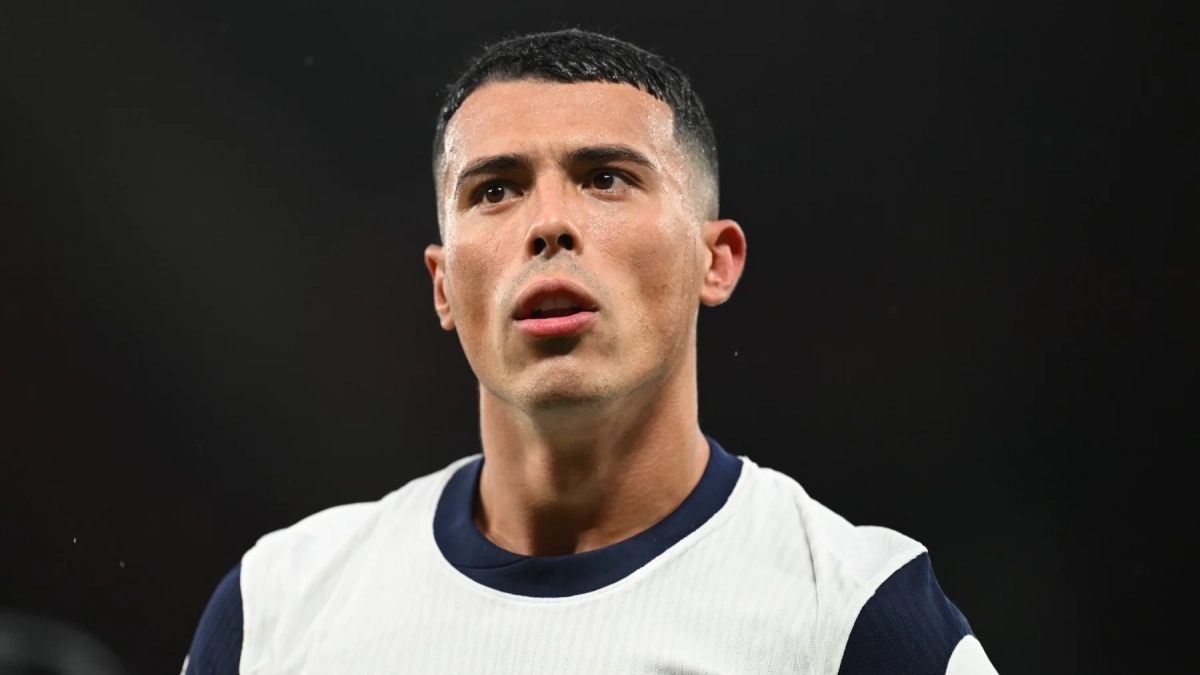 Pedro Porro durante un partido con el Tottenham