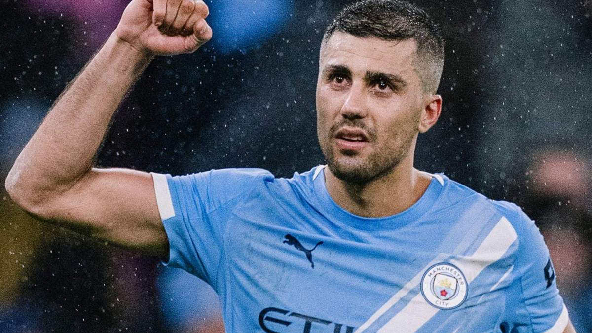 Rodri Hernández jugando un partido con el Manchester City. 
