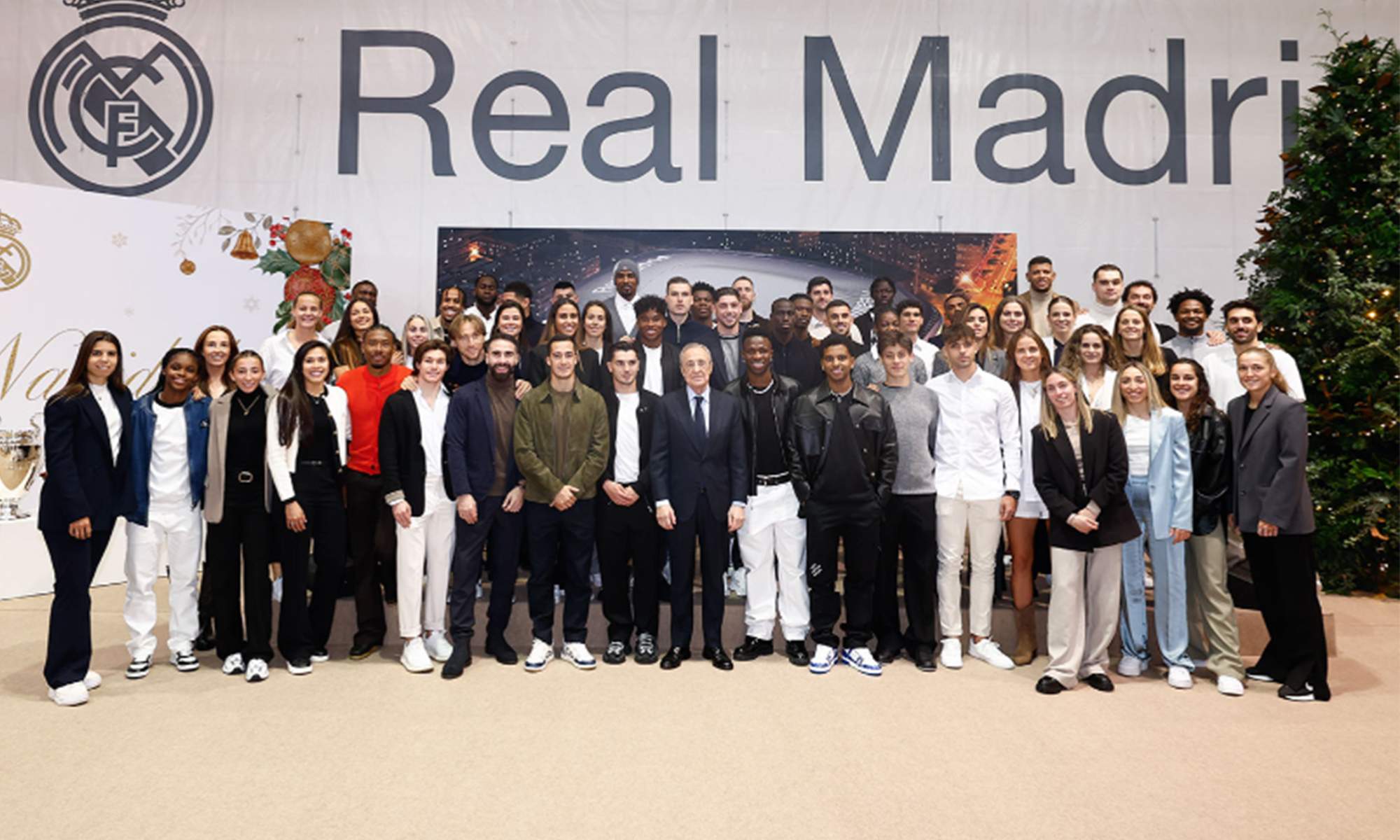 Florentino Pérez y jugadores del Real Madrid en una cena.