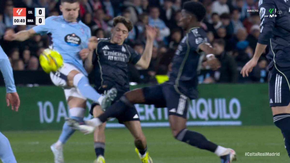 La entrada de Ferran Jutglá a Tchouameni que debió ser sancionada con tarjeta roja