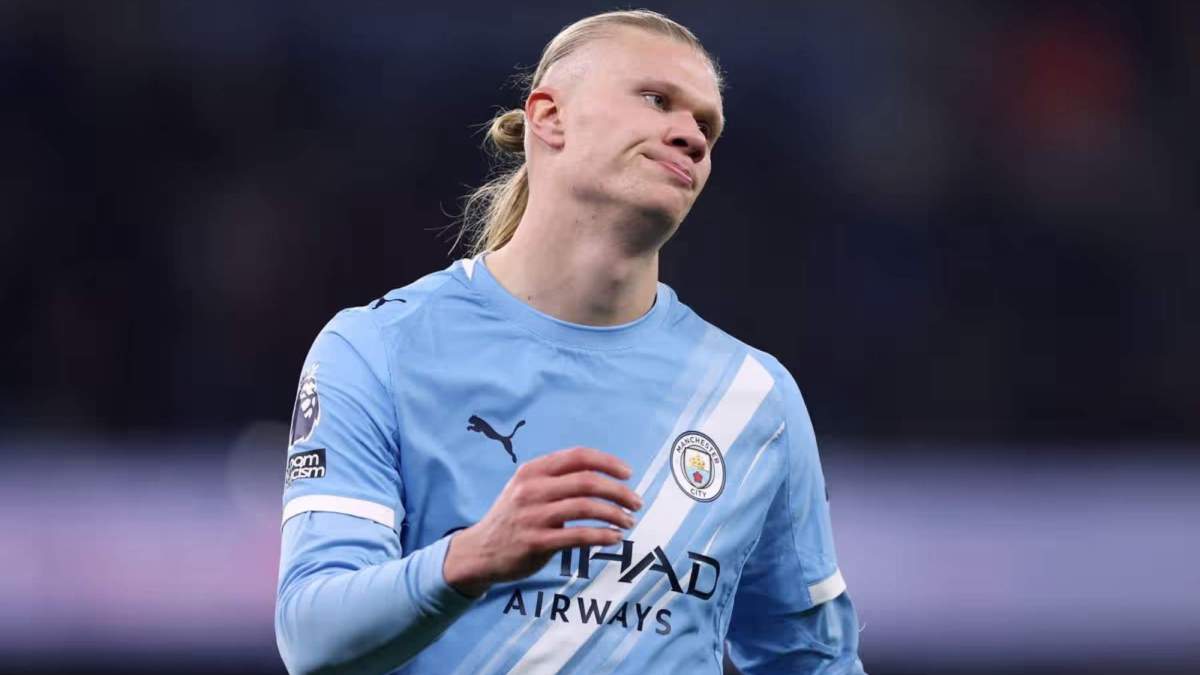 Erling Haaland, con cara seria, durante un partido con el Manchester City durante esta temporada.