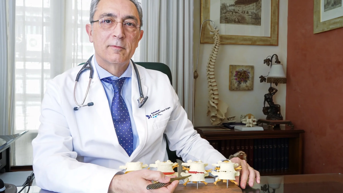 Antonio Ponce Vargas, doctor con más de 25 años de experiencia en reumatología