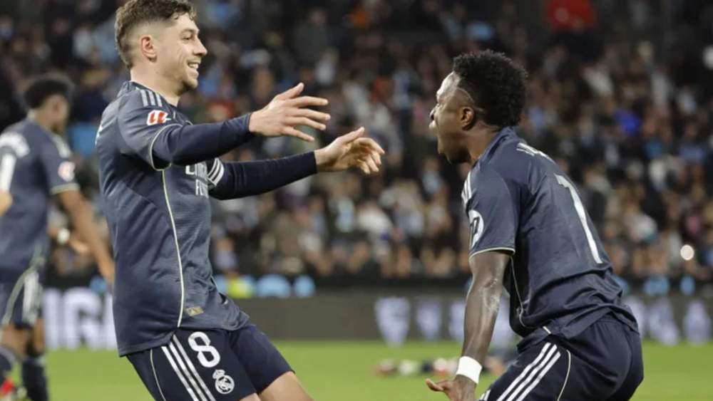 Fede Valverde y Vinicius Junior, celebrando el triunfo agónico en Balaídos.