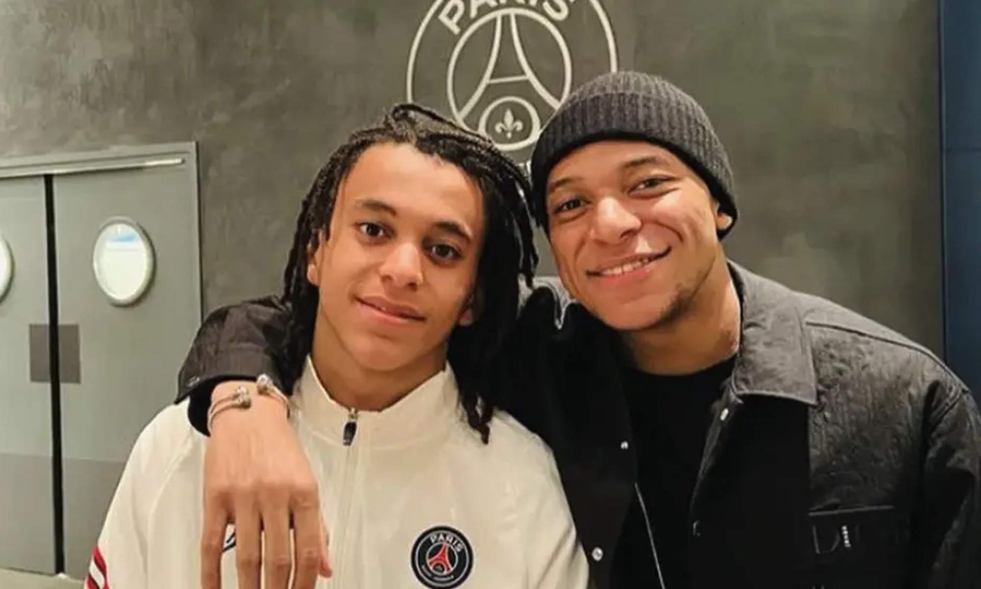 Kylian Mbappé y una foto con Ethan Mbappé. 