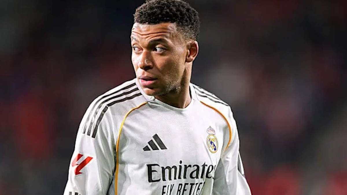 Kylian Mbappé disputando un partido con el Real Madrid.