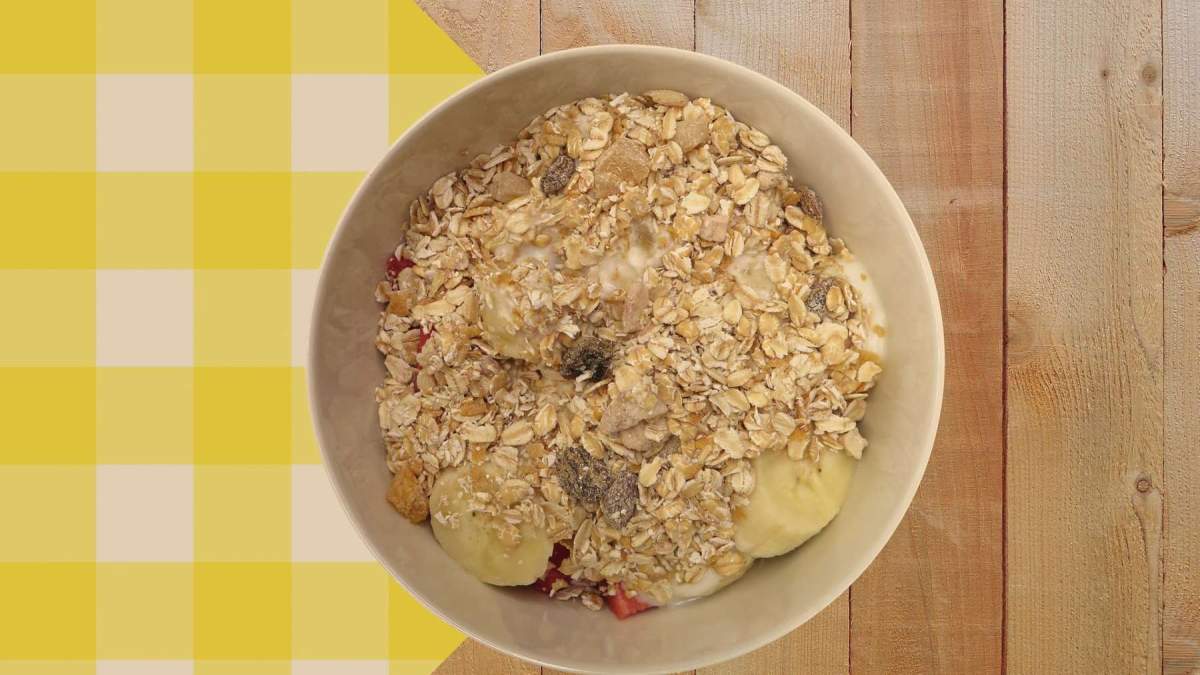 Desayuno de avena con plátano y canela