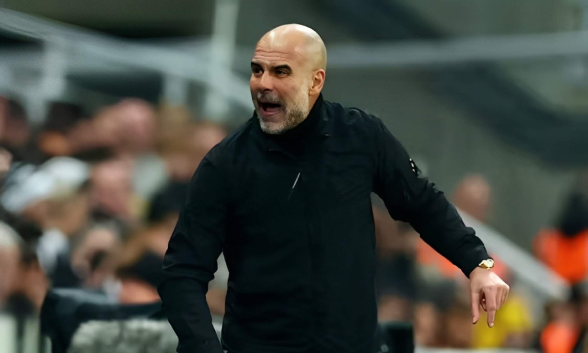 Pep Guardiola tira de ironía tras volver a ser amonestado en Inglaterra