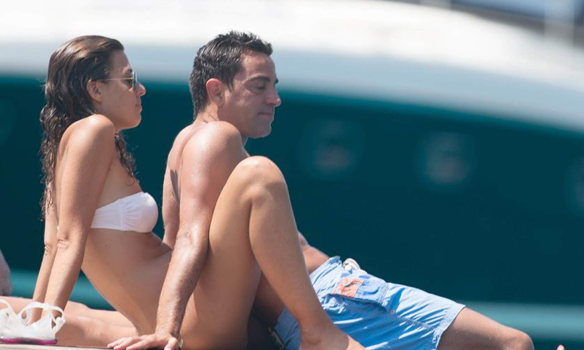 Xavi Hernández y su mujer en verano.