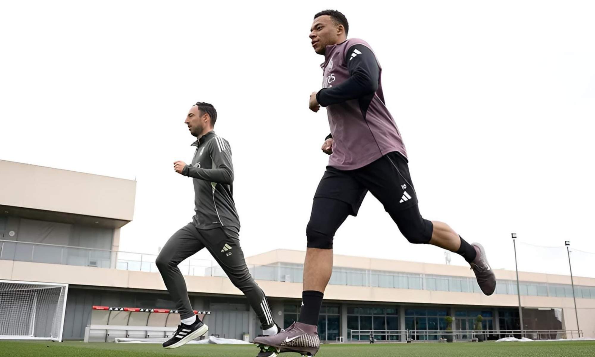 Ángel Villanueva, fisioterapeuta: "Mbappé está en la fase tres de gimnasio y en la uno de césped, en un escenario conservador no volvería hasta dentro de cuatro semanas"
