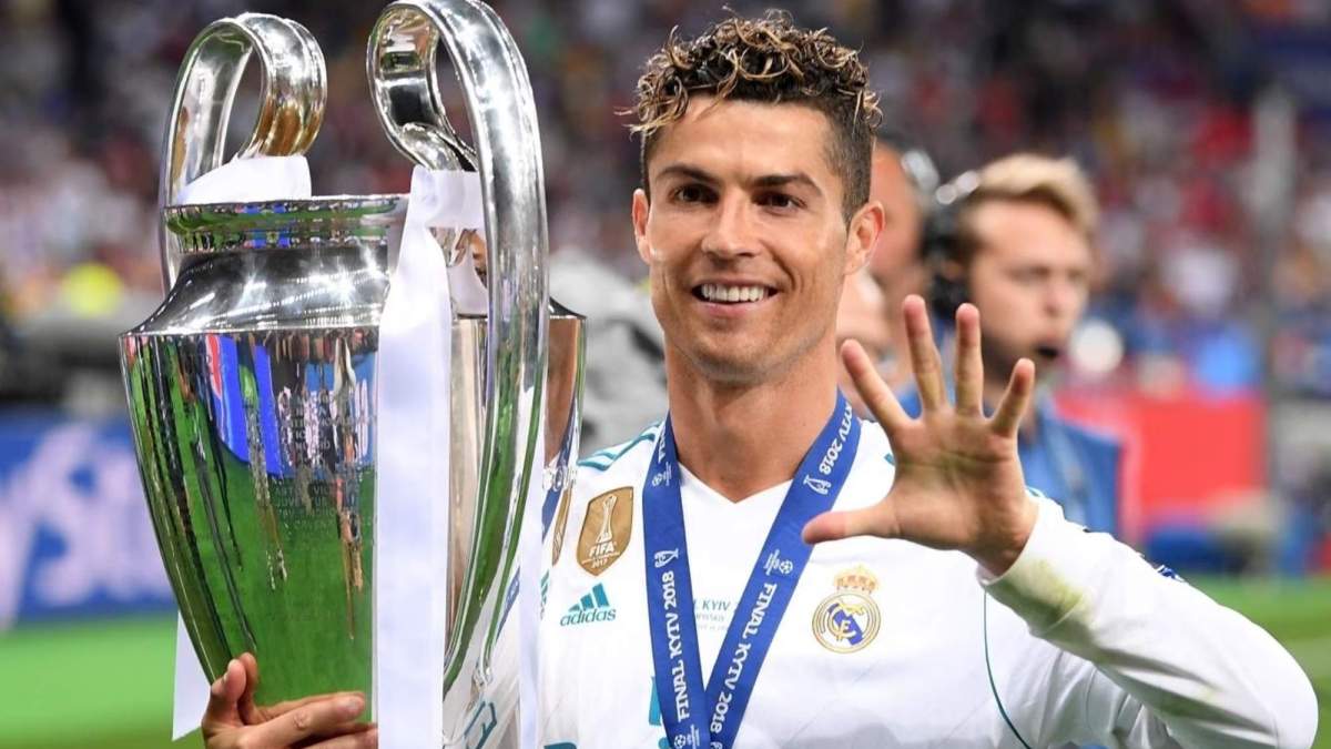 Defensa Central ha decidido que Cristiano Ronaldo es el jugador más rentable en los últimos 30 años de historia del Real Madrid. Aquí posa celebrando sus 5 Champions.