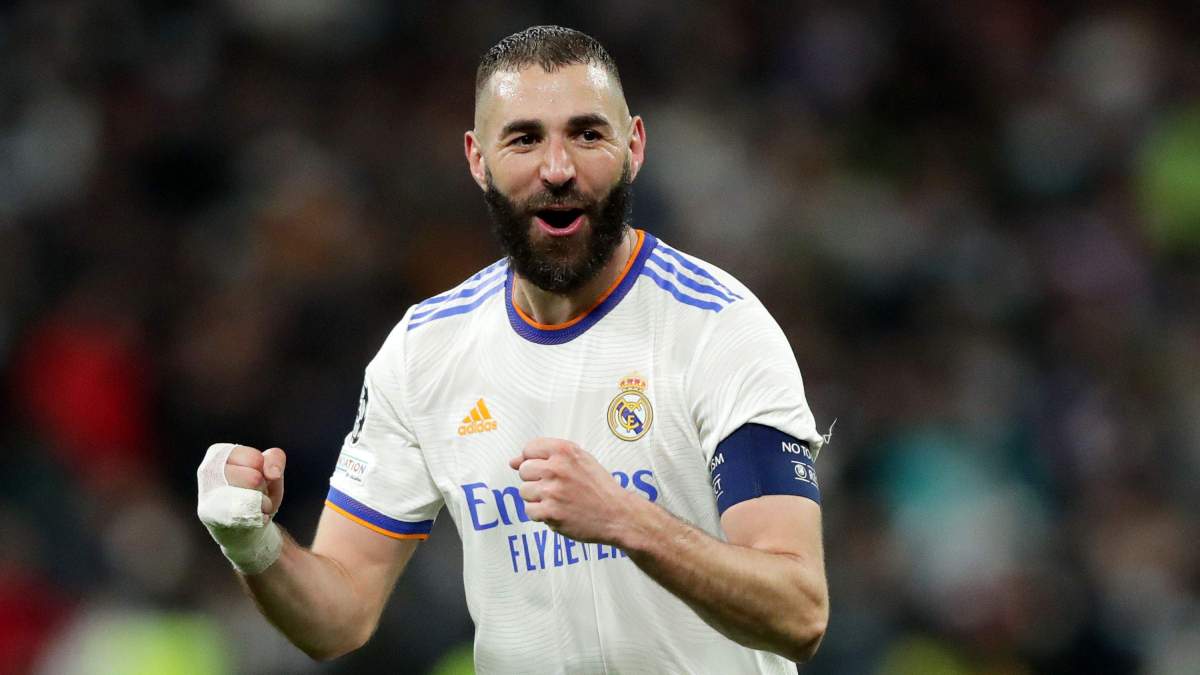 Karim Benzema con el brazalete de capitán del Real Madrid. 
