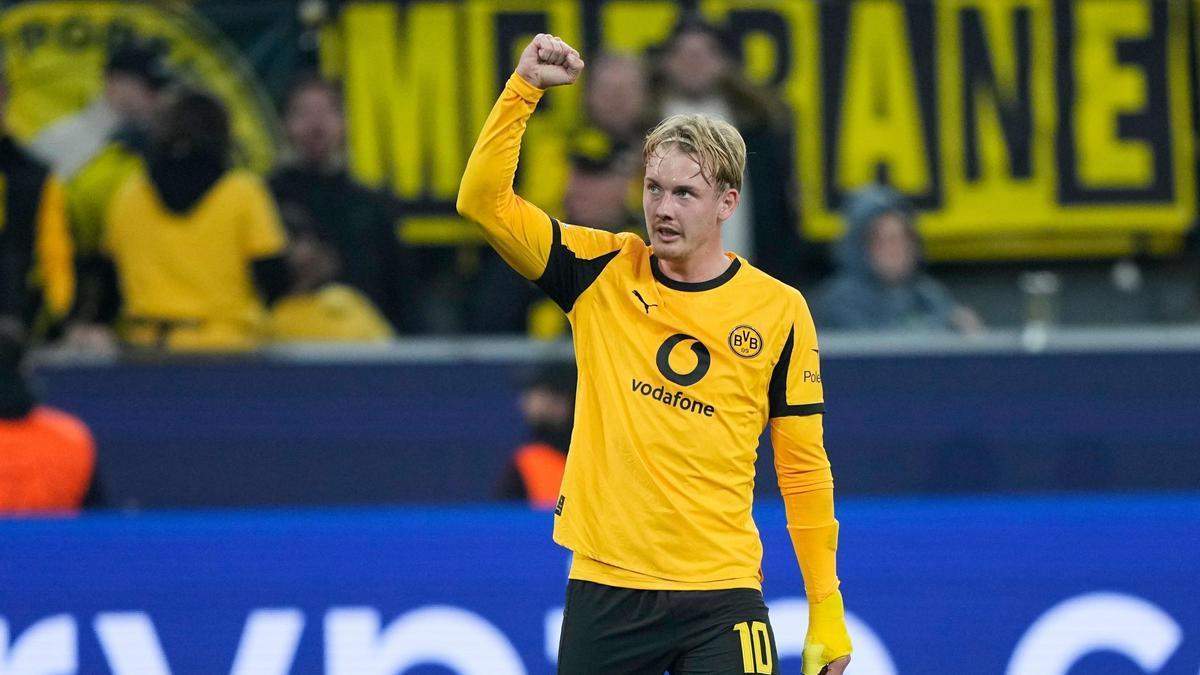 Brandt jugando un partido con el Dortmund. 