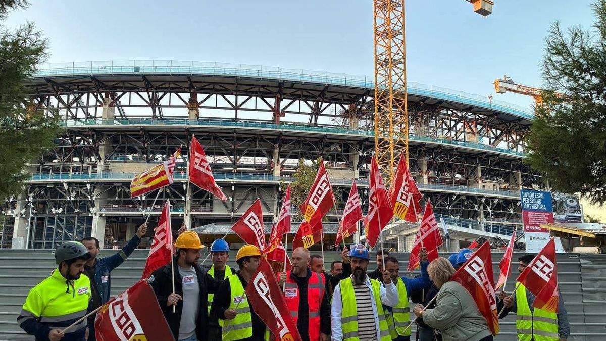 Trabajadores del Camp Nou en una manifestación Trabajadores del Camp Nou en una manifestación