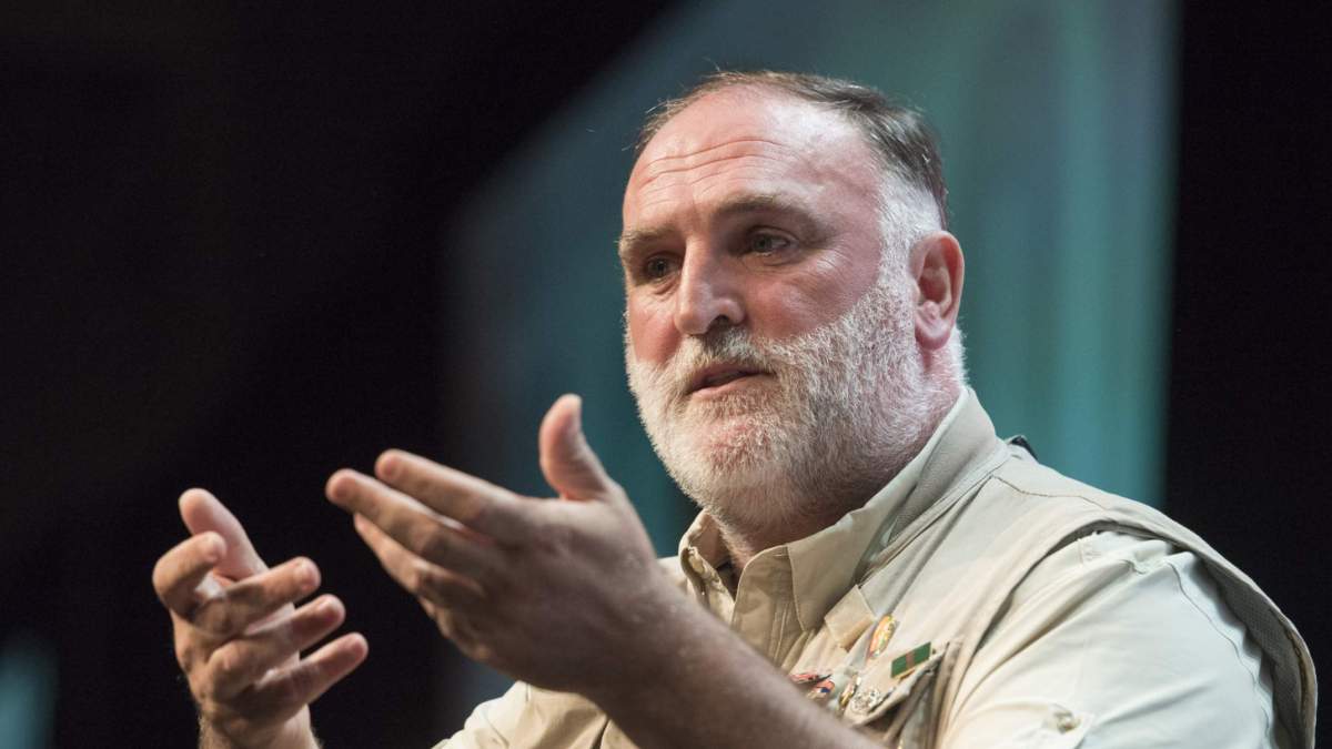 José Andrés dando una charla
