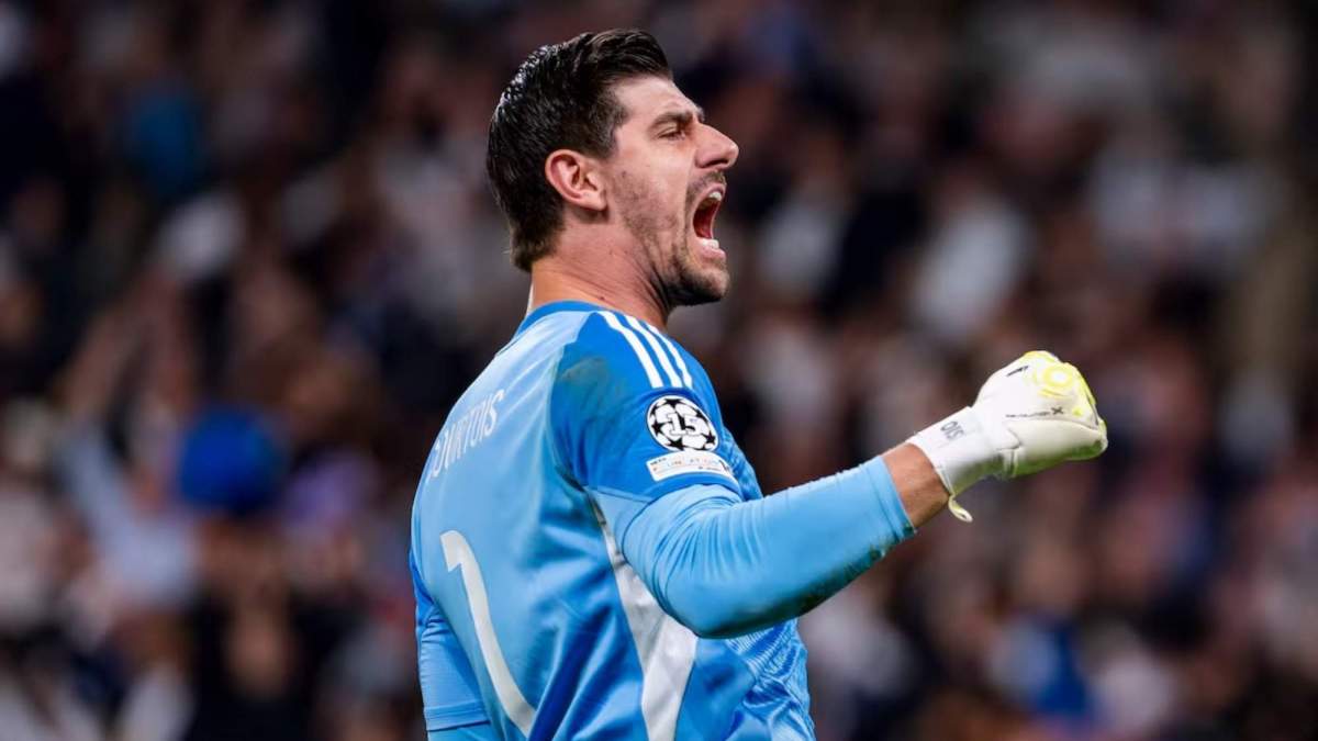 Courtois, celebrando el primer gol del Real Madrid al Manchester City tras su asistencia a Valverde