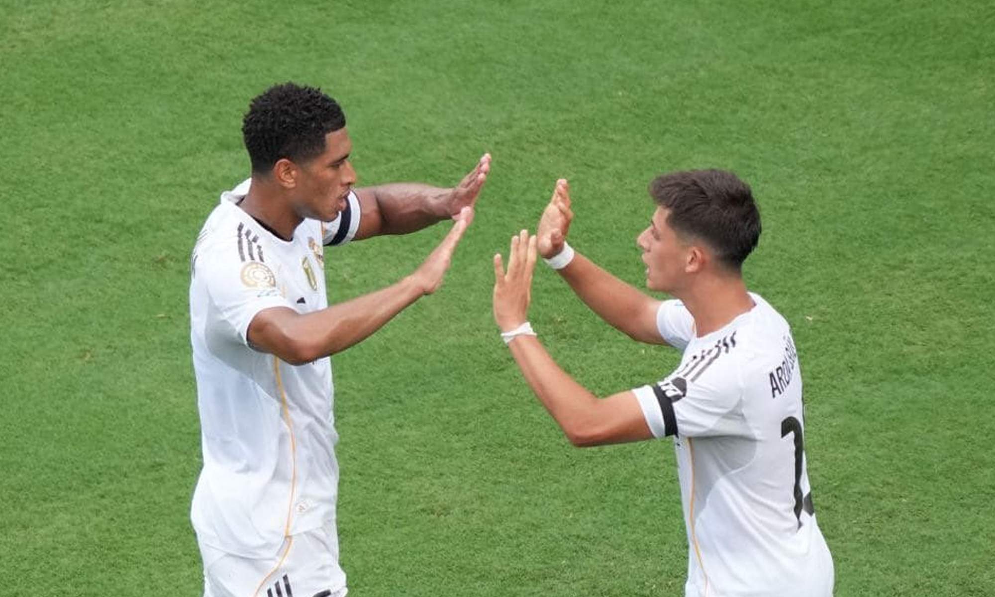 Jude Bellingham y Arda Güler en un partido del Real Madrid.