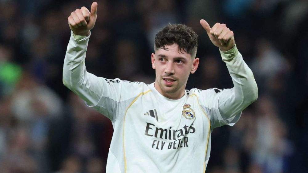 Fede Valverde disputando un partido con el Real Madrid.
