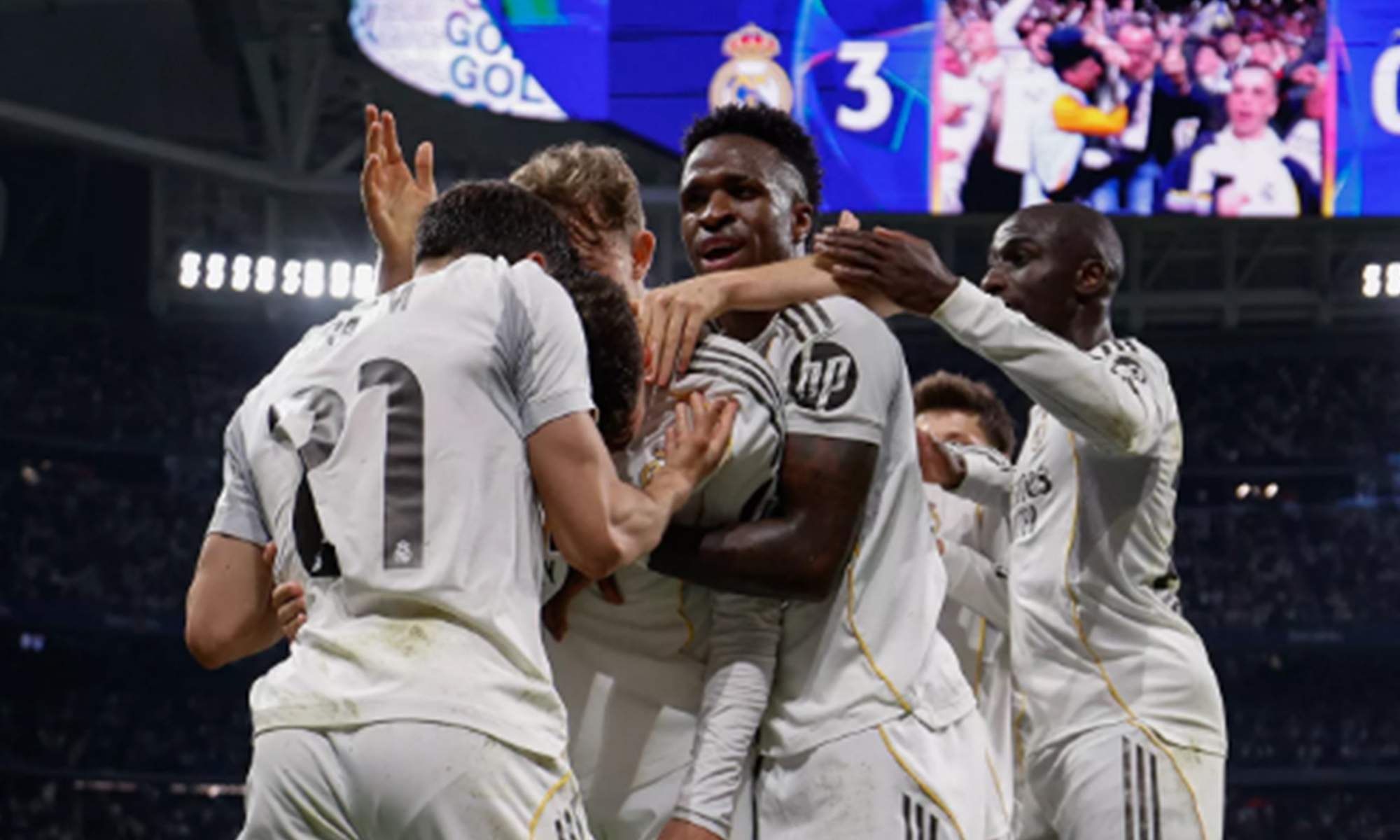 Jugadores del Real Madrid celebrando un gol de Fede Valverde.