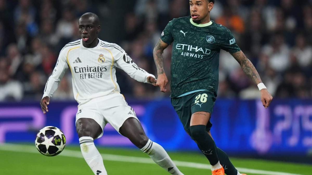 Ferland Mendy jugando contra el Manchester City en el Santiago Bernabéu.