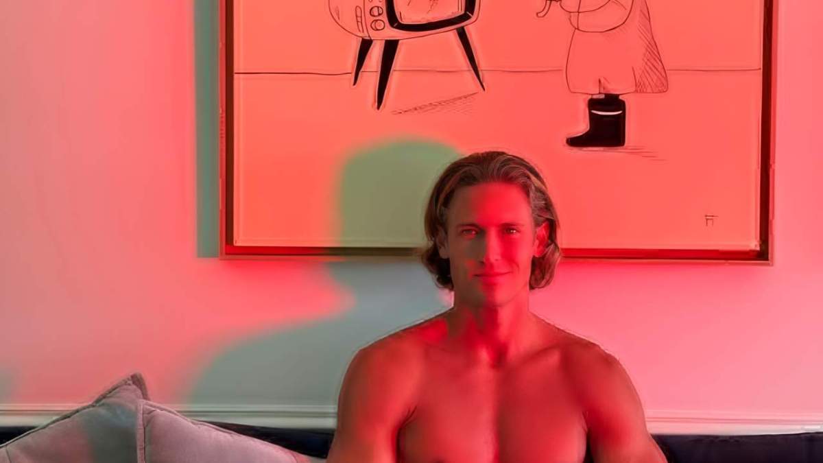 Marcos Llorente en su casa con luces rojas (1)