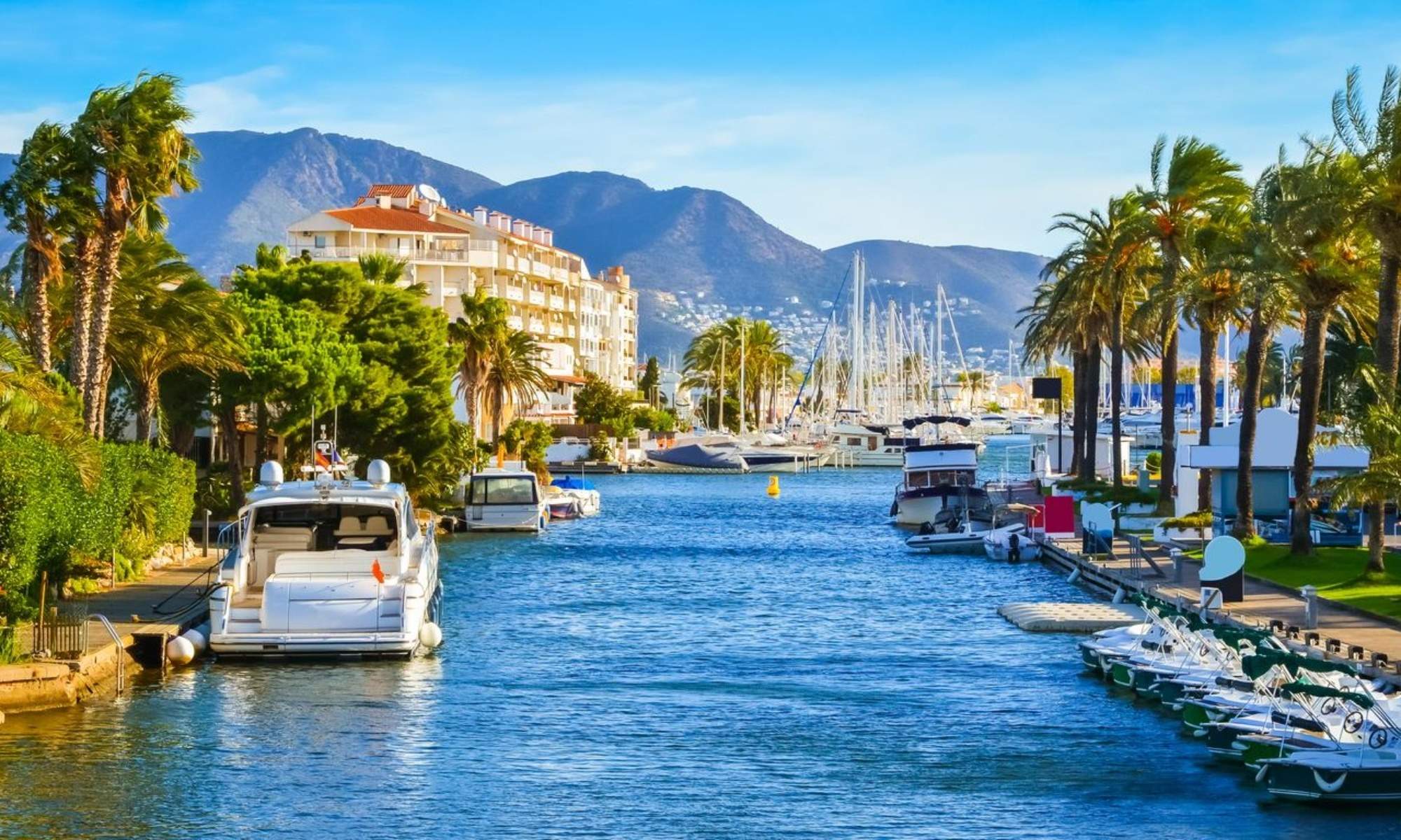 Sin necesidad de ir a Países Bajos: el Ámsterdam español con canales y el mayor puerto deportivo residencial de toda Europa
