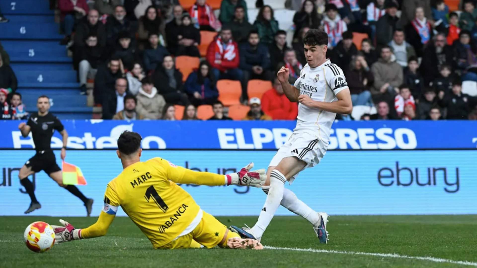 El Castilla golea 0-4 al Lugo y se apunta al play-off de ascenso