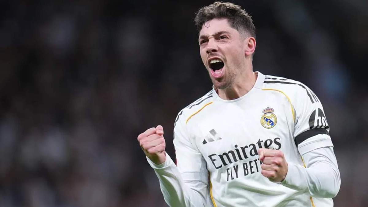 Fede Valverde, celebrando el golazo que anotó para poner el segundo tanto del Real Madrid contra el Elche.