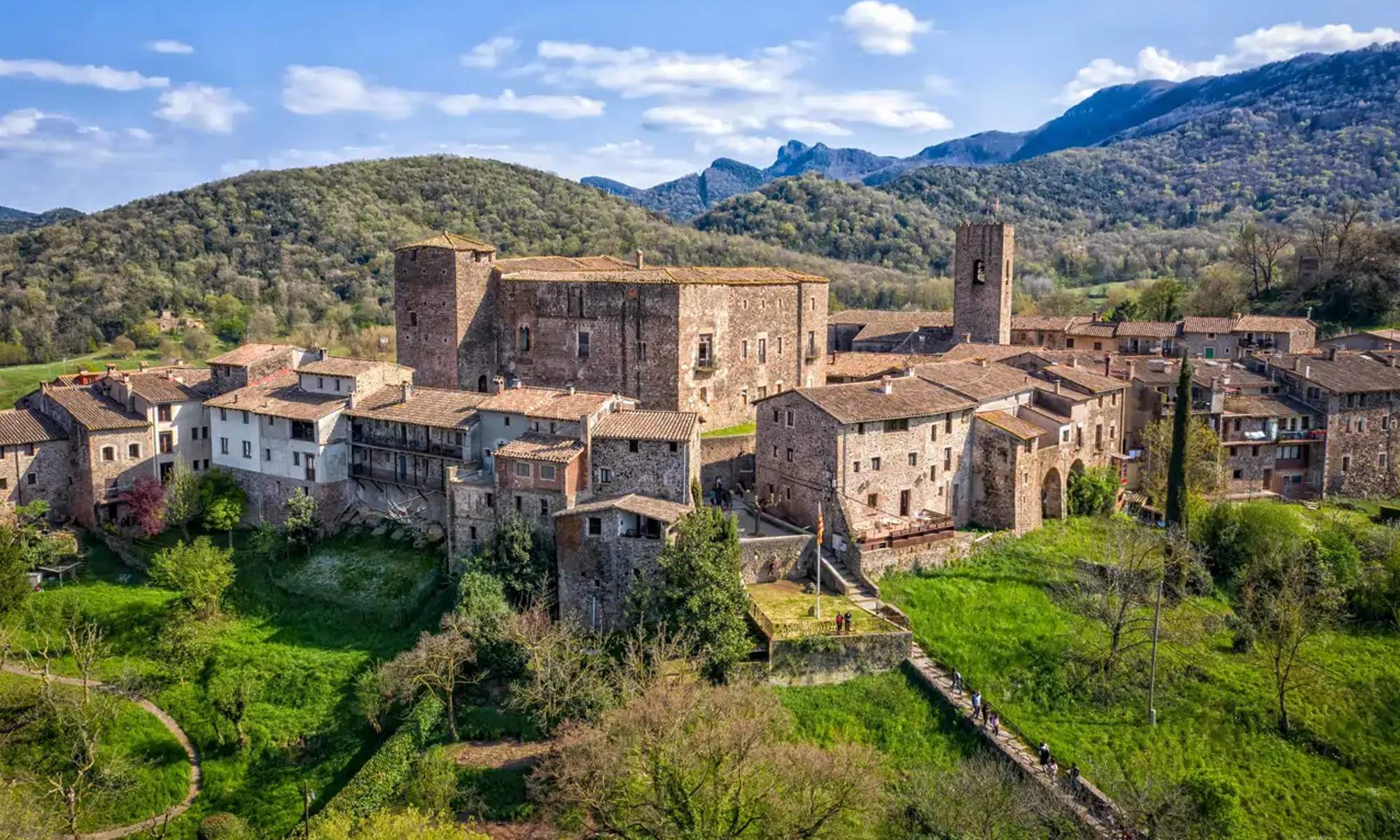 Santa Pau, pueblo medieval de España.