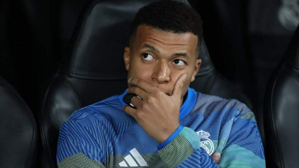 Kylian Mbappé, en el banquillo del Real Madrid