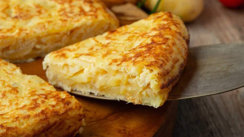 Una ración de tortilla de patatas.