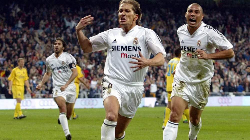 Míchel Salgado, celebrando un gol con el Real Madrid.