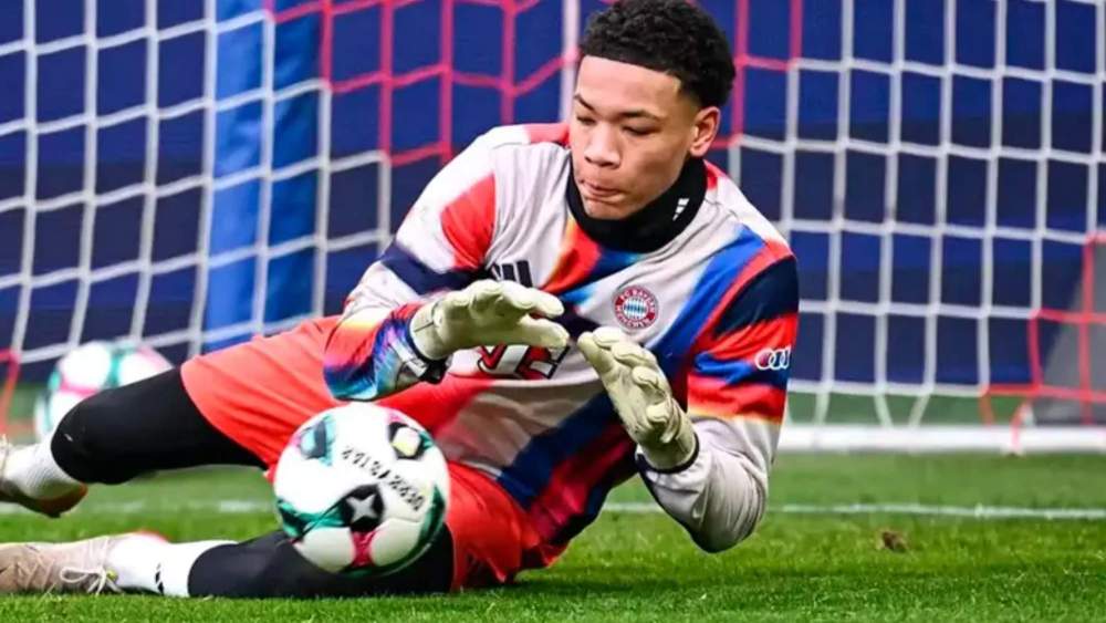 El juvenil Leonard Prescott podría ser el portero del Bayern Múnich para los próximos partidos.