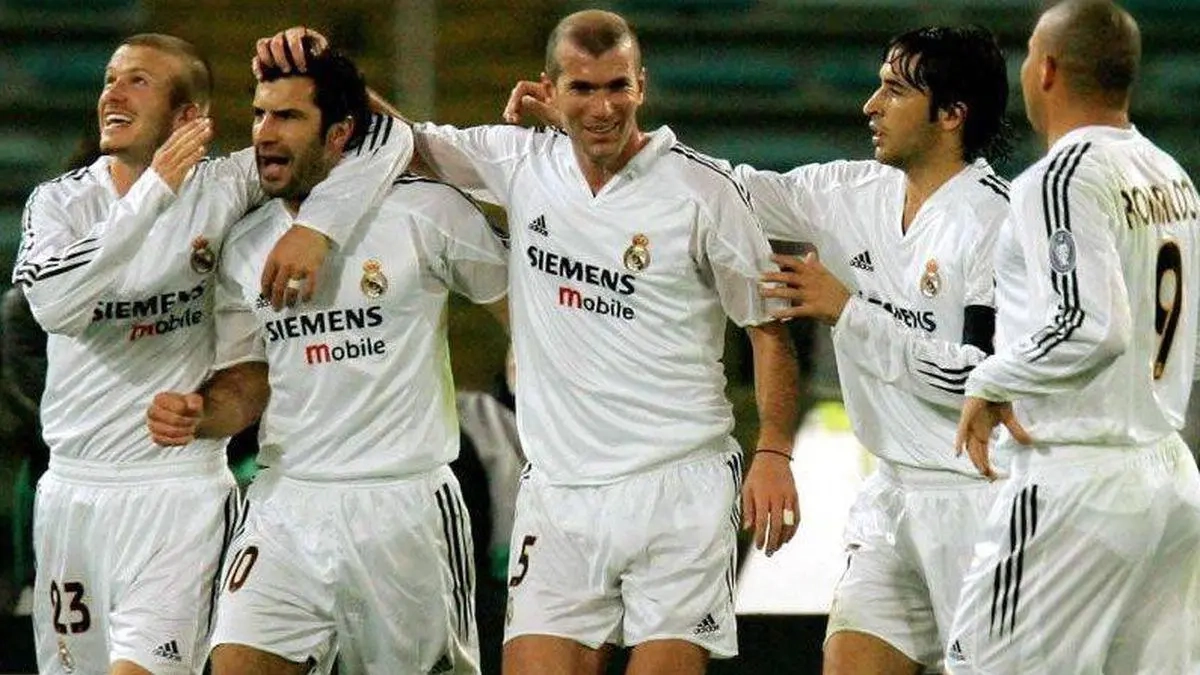 Raúl celebrando un gol con Los Galácticos