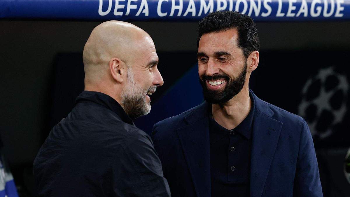 Pep Guardiola y Álvaro Arbeloa en el saludo previo al partido de la ida entre el Real Madrid y el Manchester City Pep Guardiola y Álvaro Arbeloa en el saludo previo al partido de la ida entre el Real Madrid y el Manchester City