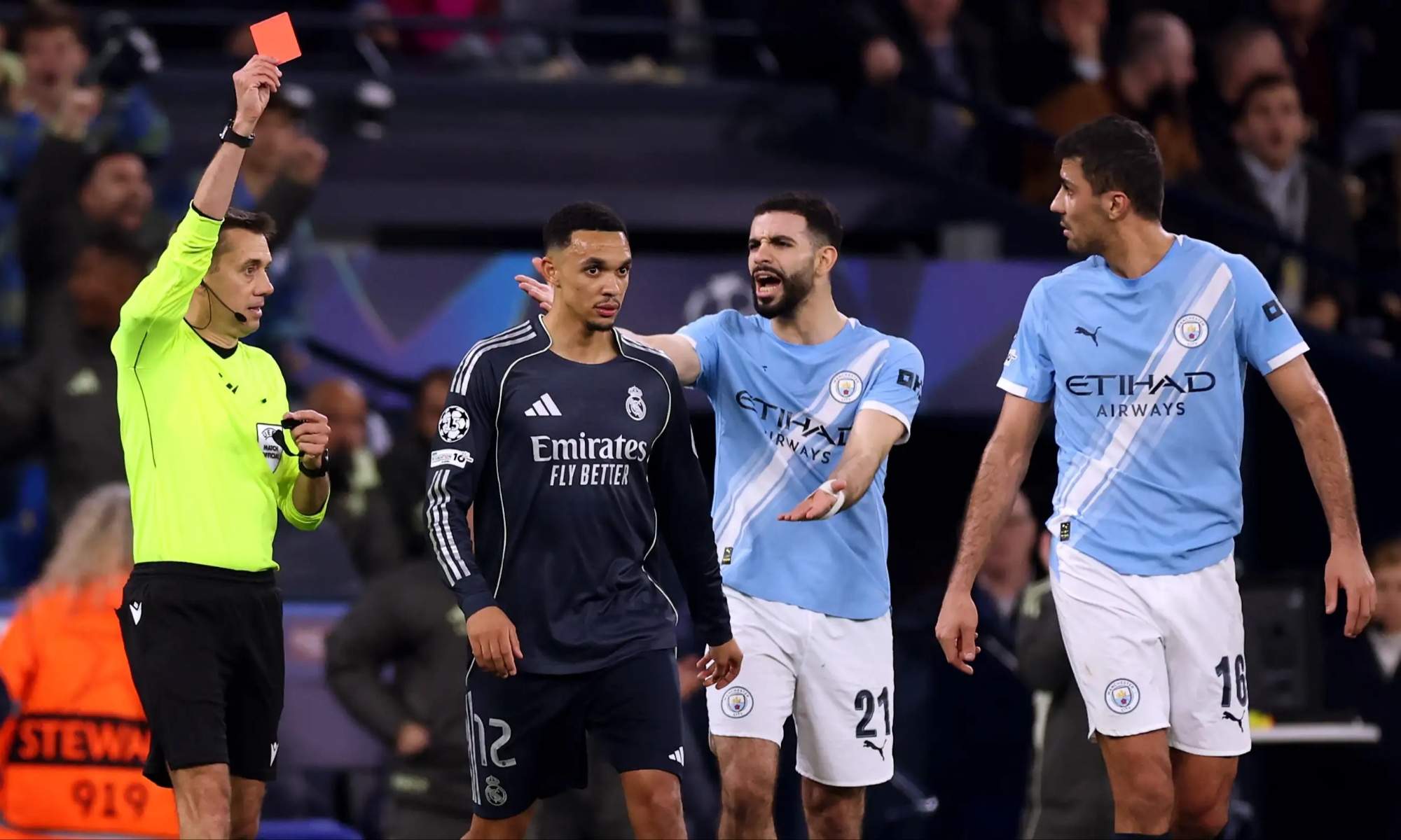 Turpin y el VAR de la Champions dejan en ridículo a los árbitros españoles: el penalti y la roja a Bernardo Silva no se la habrían pitado al Madrid en la Liga