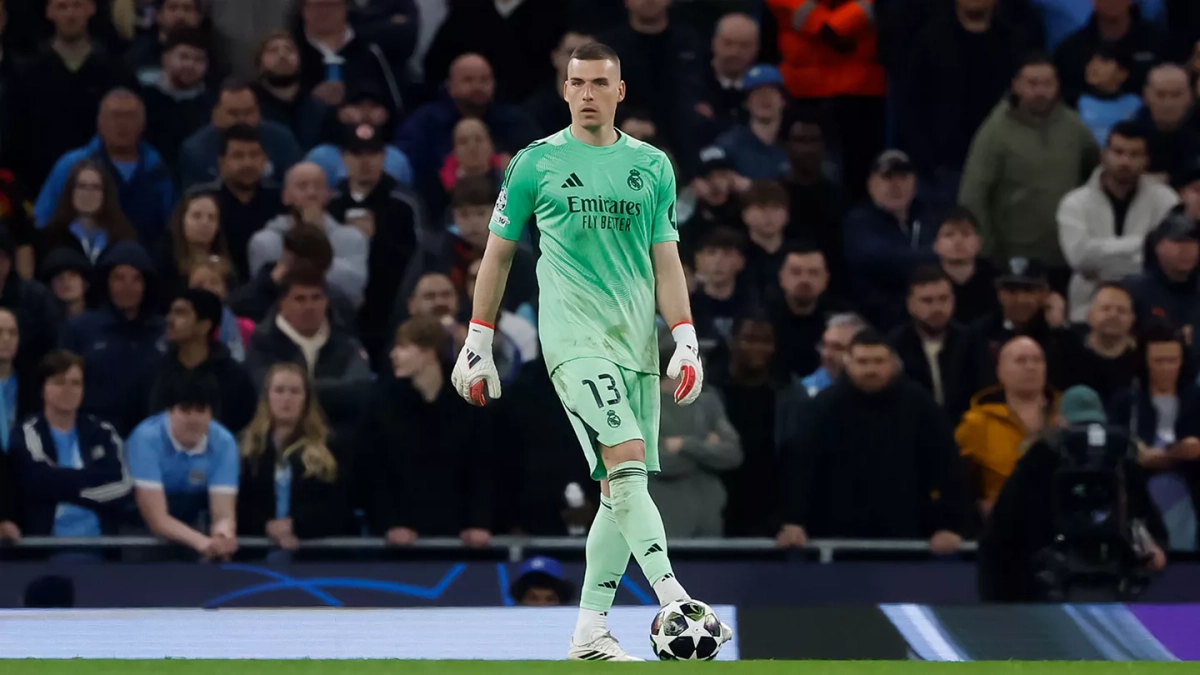 Lunin durante el Manchester City - Real Madrid