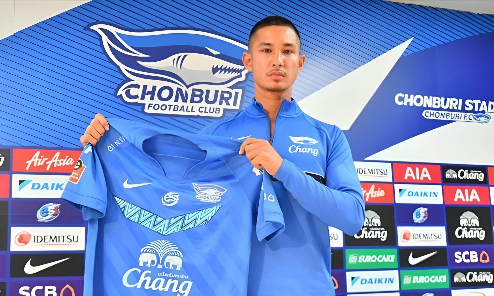 Faiq Bolkiah (27) es el futbolista más rico del mundo: sus inversiones en un mes han sido de 35 millones en coches, relojes y oro blanco
