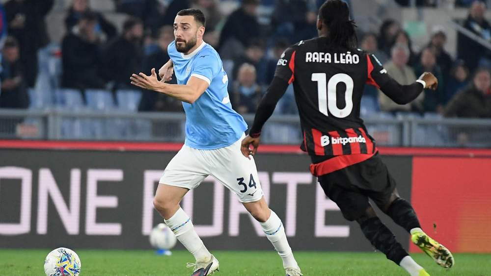 Mario Gila, en un partido reciente de la Lazio ante el Milan.