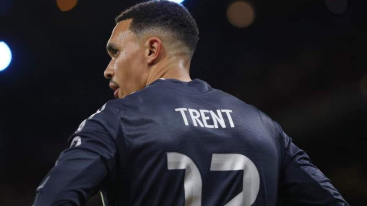 Trent Alexander Arnold durante el partido en el Etihad Trent Alexander Arnold durante el partido en el Etihad