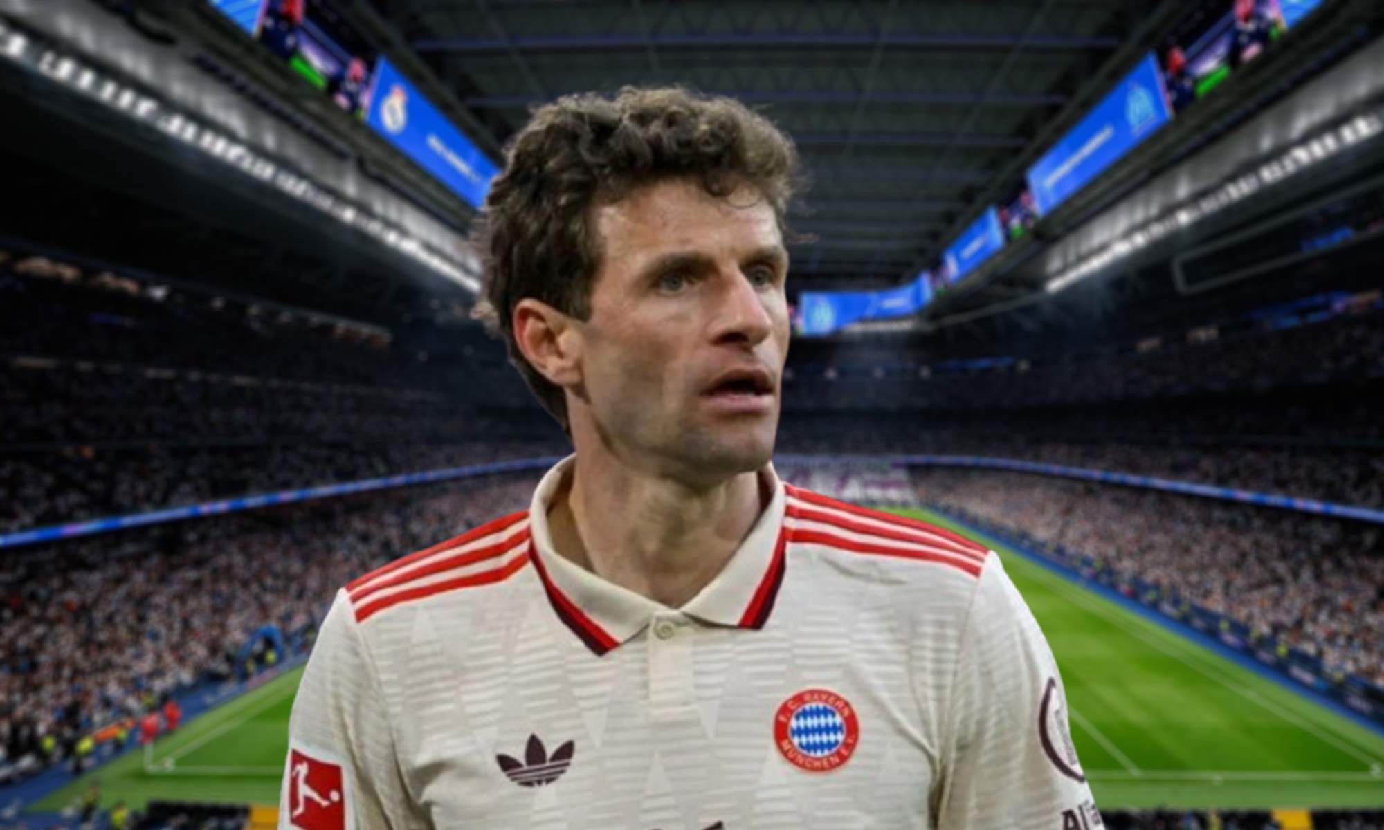 Thomas Müller con la camiseta del Bayern Múnich y el Santiago Bernabéu.