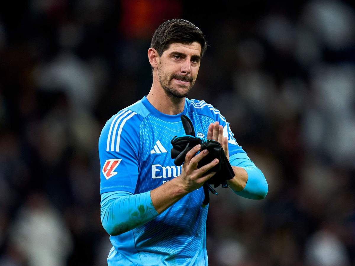 Thibaut Courtois disputando un partido del Real Madrid.