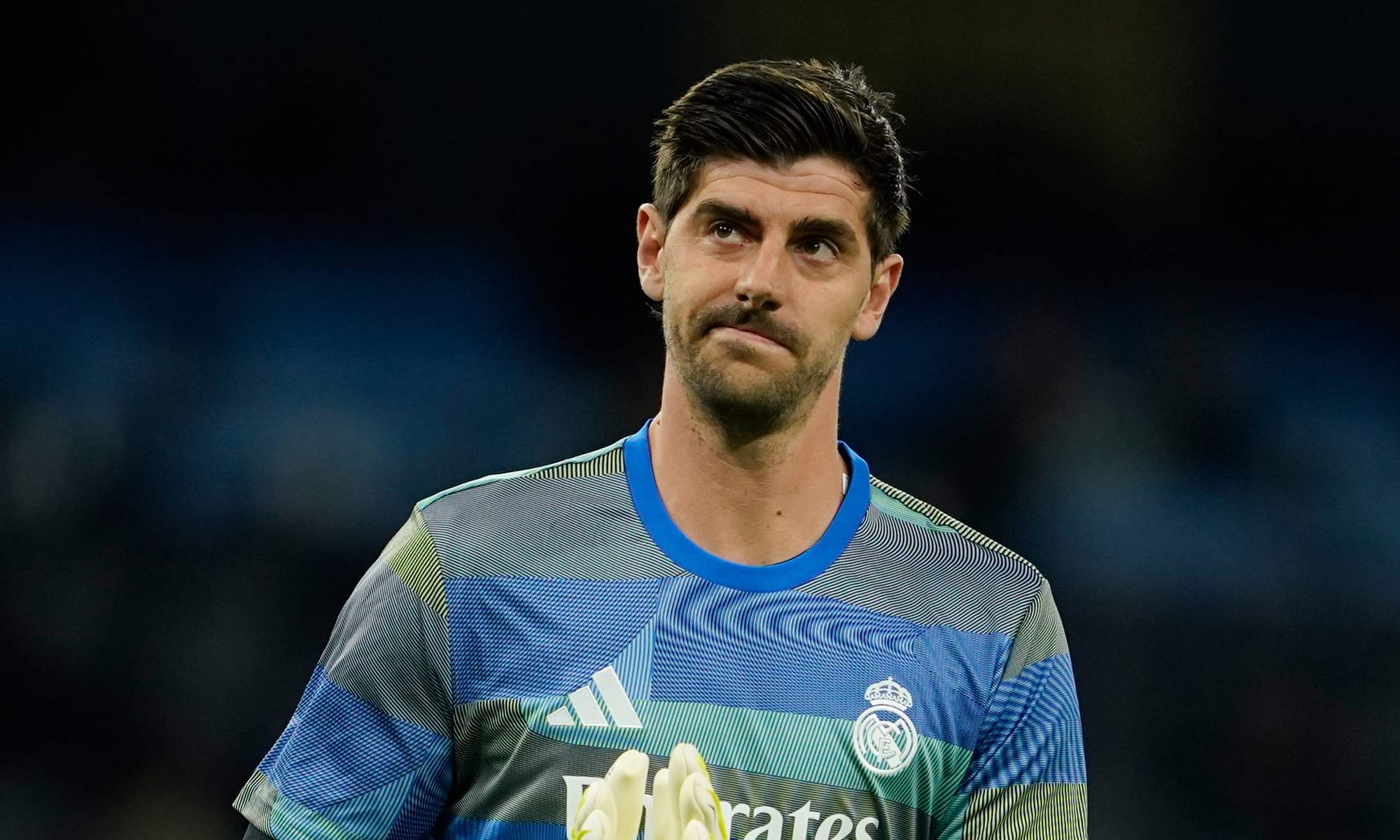 Thibaut Courtois durante un calentamiento con el Real Madrid. 