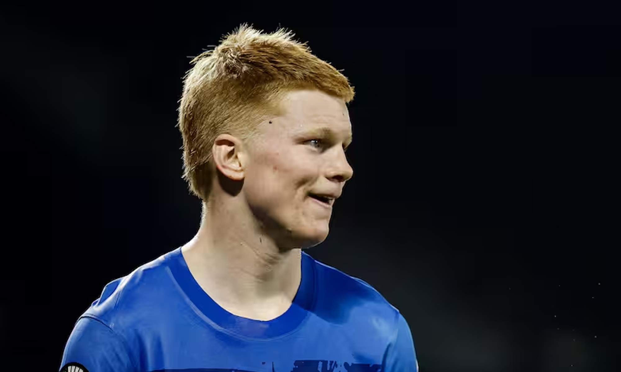Kees Smit disputando un partido con AZ Alkmaar.